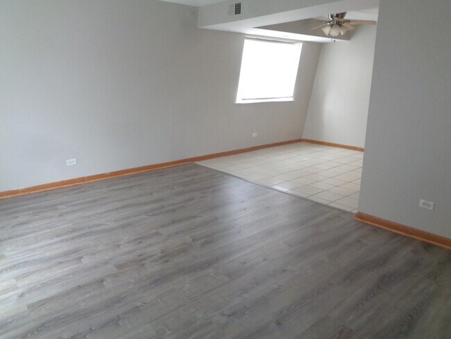 Foto del edificio - 7033 Mather Ave