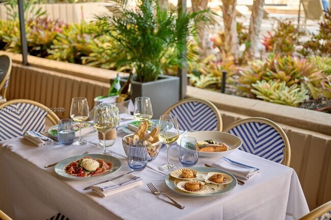 Foto del edificio - 1121 Crandon Blvd