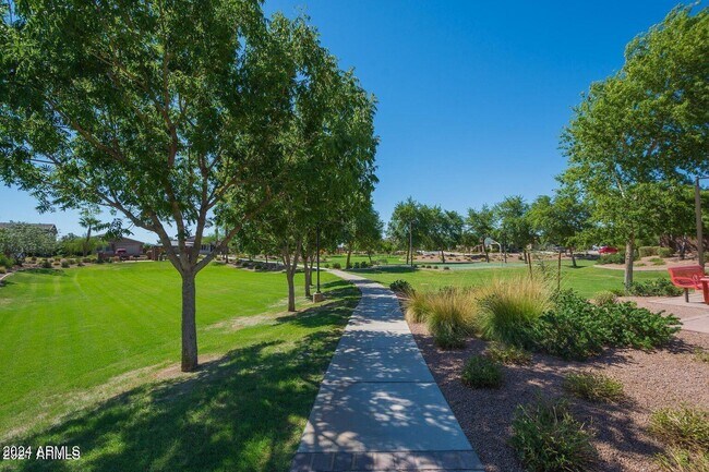 Foto del edificio - 421 W Leatherwood Ave