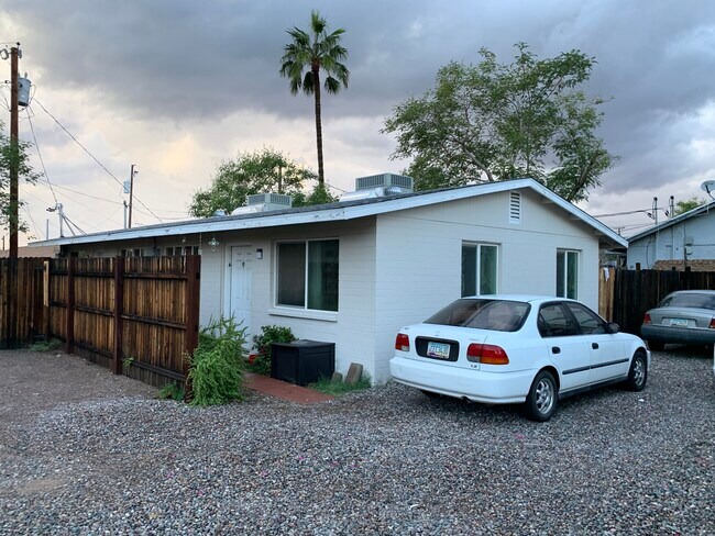 Building Photo - 1320 W Cochise Dr