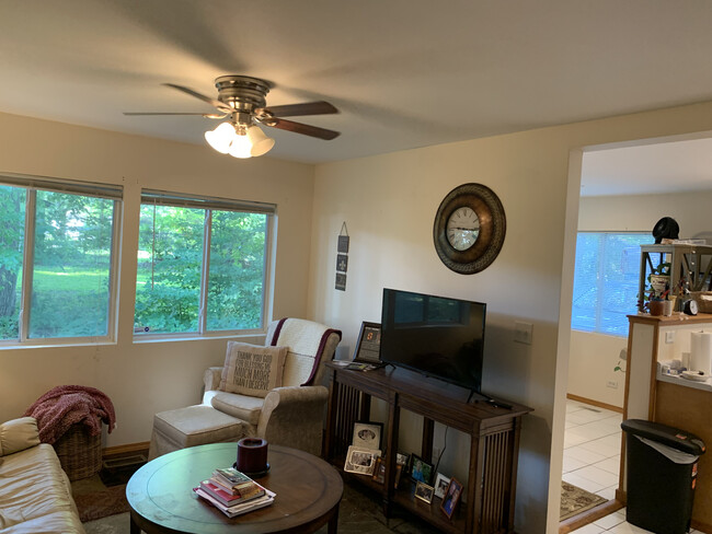Living Room - 34175 N Hainesville Rd