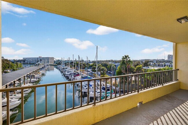 Foto del edificio - 1750 Harbor Pl