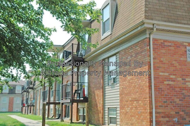 Building Photo - 5511 Hunt Club Ln