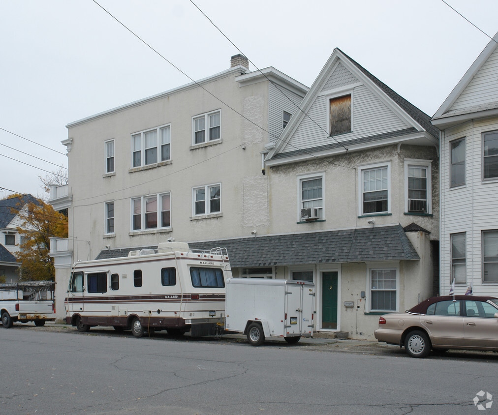 Building Photo - 441 Orchard St