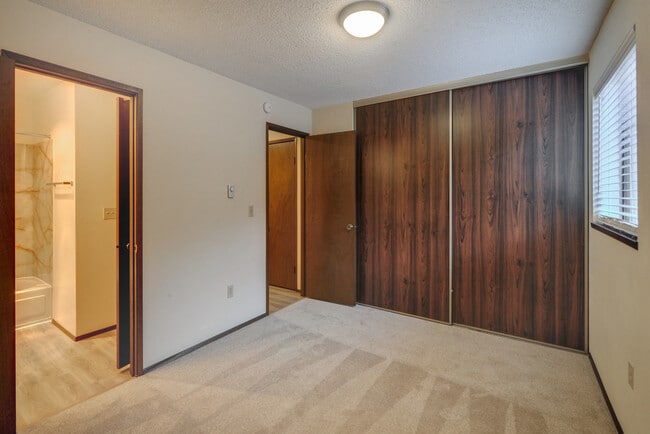 Building Photo - Parkview Apartments