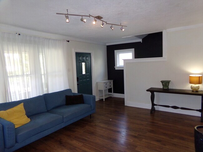 Foto del edificio - Full of Charm Merion Village Home!