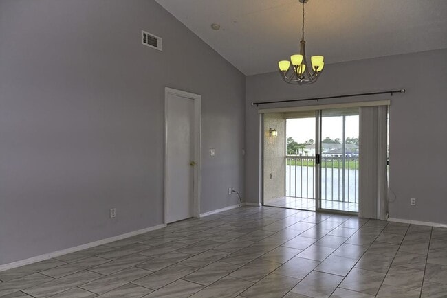 Building Photo - Lakewood Condominiums at Meadow Woods