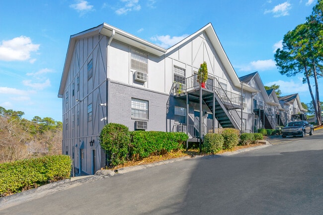 Exterior of Rio at Lenox apartments in Atlanta with outdoor stairs. - Rio At Lenox