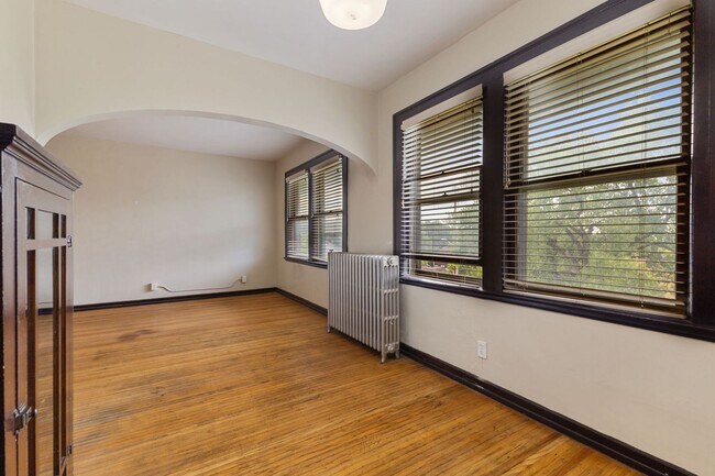 Foto del edificio - 5230 E Washington St