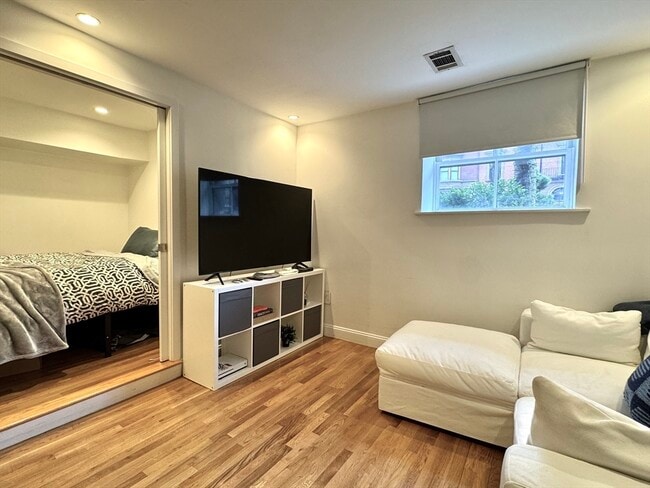 Foto del edificio - 124 Beacon St