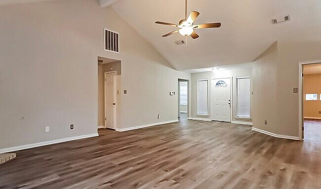 Foto del edificio - 2627 S Brompton Dr