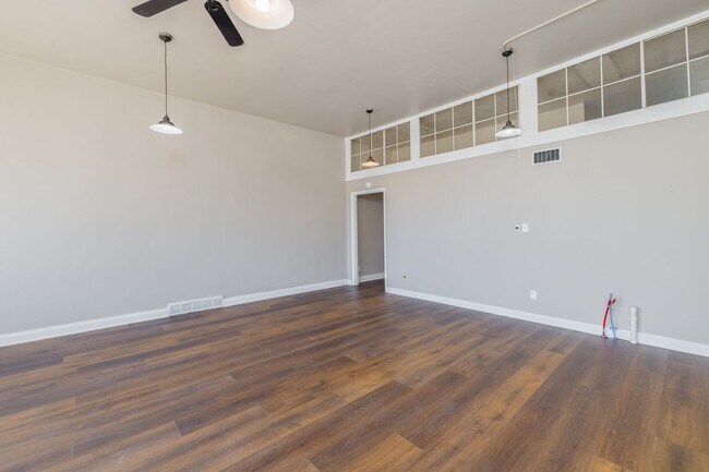 Foto del edificio - 1209 N Main St