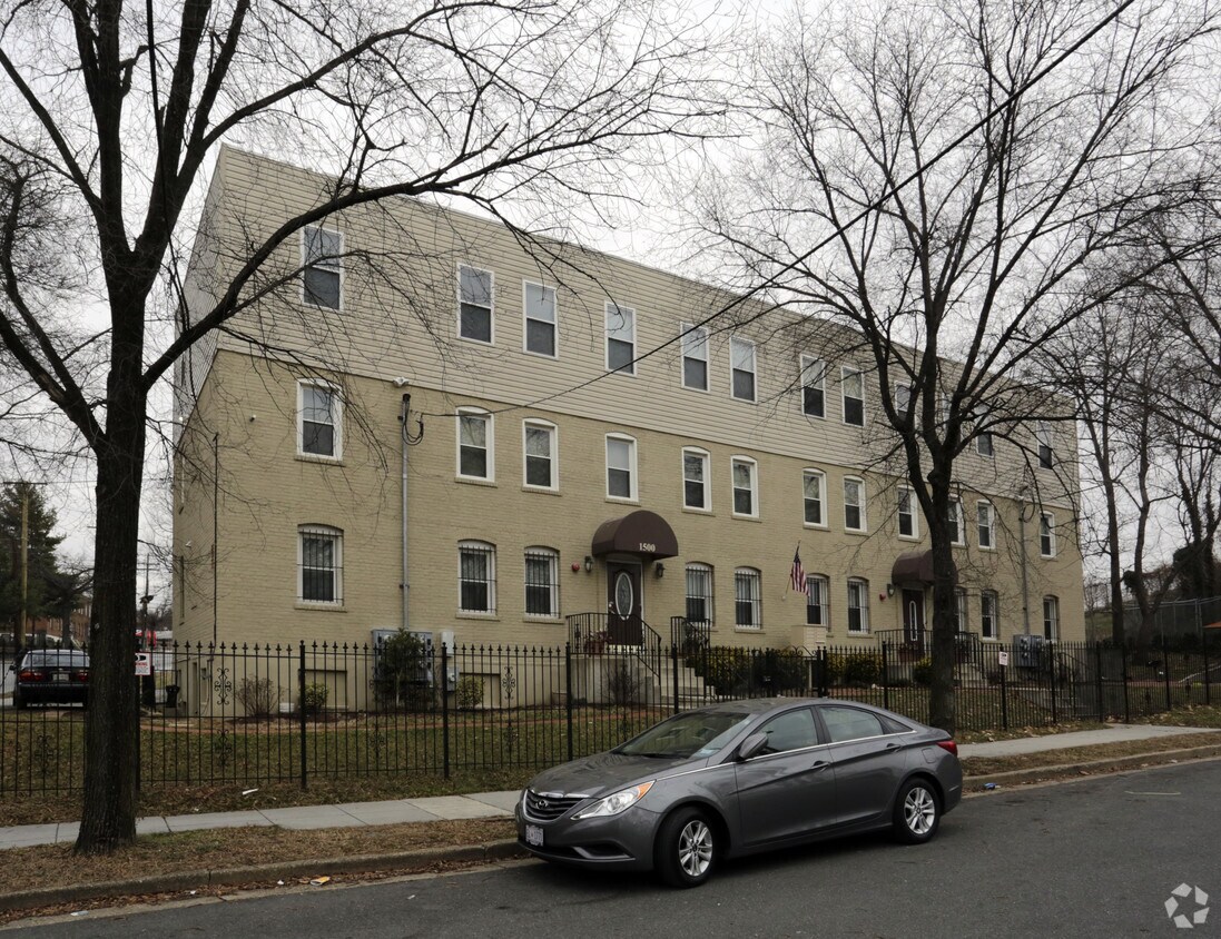 Building Photo - 1500-1502 Savannah St SE