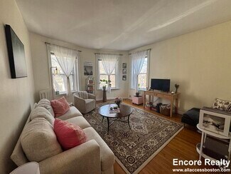 Building Photo - 74 Parkman St