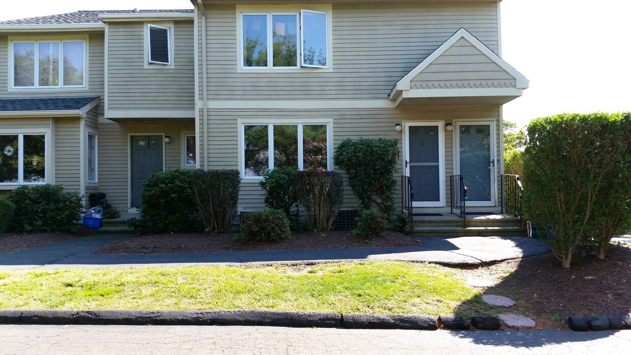 661 Silver Sands Rd, East Haven, CT 06512 Condo for Rent in East