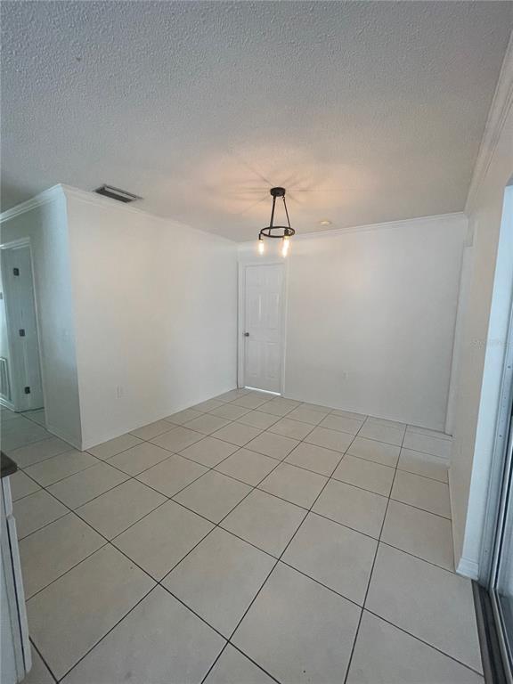 Foto del edificio - 3021 W Tampa Bay Blvd