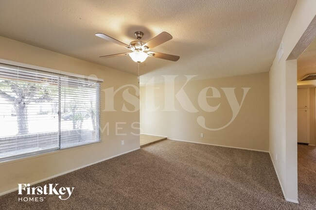 Building Photo - 10612 N 47th Dr