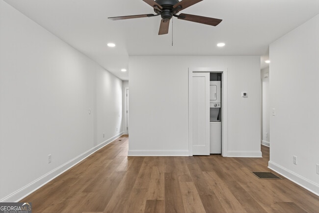 Building Photo - 483 Vine St