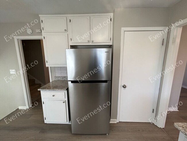 Building Photo - 4049 Northstrand Dr