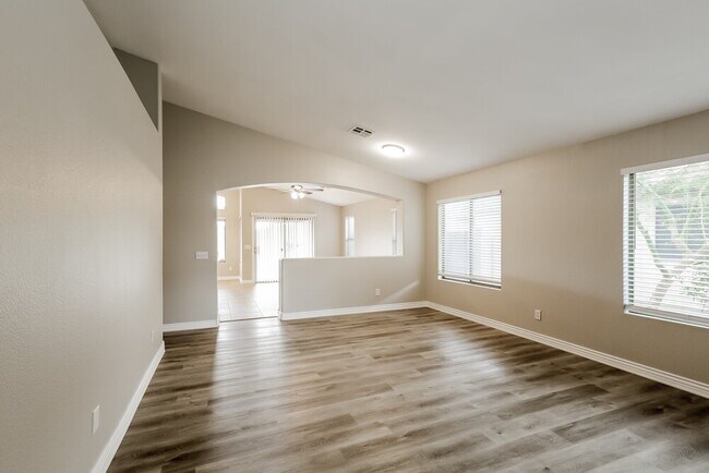 Foto del edificio - 1079 E Yuma Ave