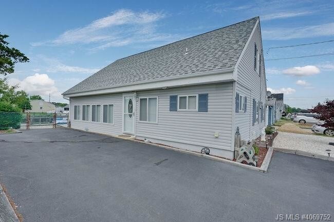 Building Photo - 42 Lake Huron Dr
