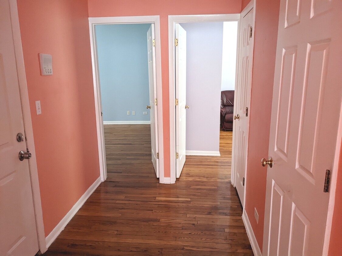 Primary Photo - 4915 N Avers Ave