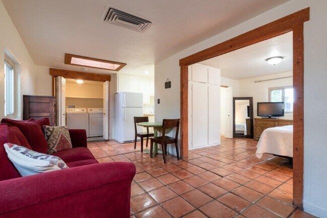 Foto del edificio - 3506 Kathryn Ave SE