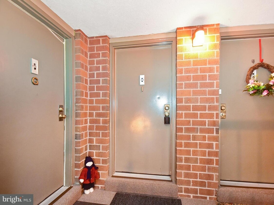 Primary Photo - 1200 Hampton Hill Ct