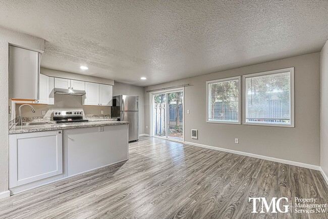 Building Photo - Tucked Away 2 Story, 3 Bed 1.5 Bath Duplex in Camas!