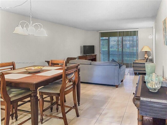 Foto del edificio - 671 S Hollybrook Dr