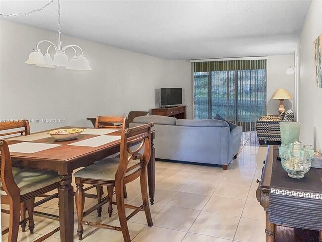 Building Photo - 671 S Hollybrook Dr