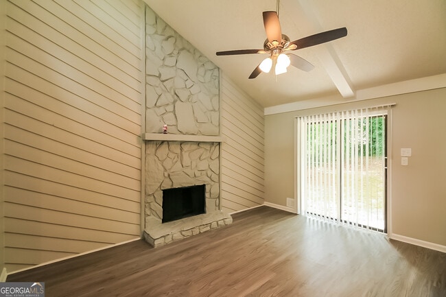 Foto del edificio - 6862 Red Maple Dr