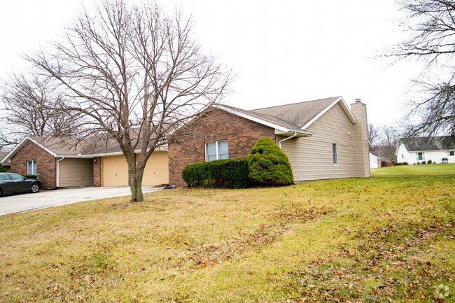 Building Photo - 140 Pierre Pl
