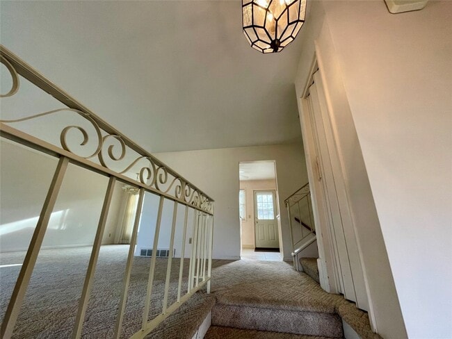 Building Photo - 328 Chestnut Ln