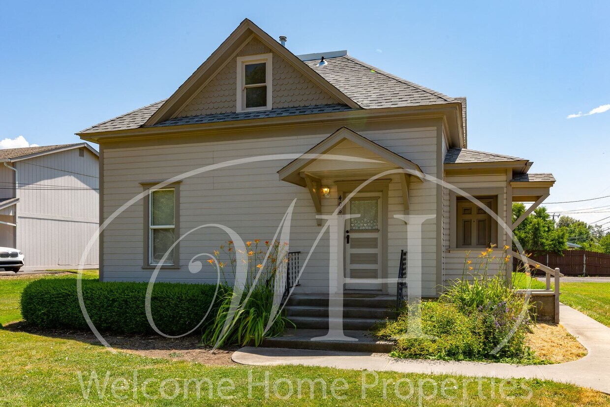 Primary Photo - Spacious Attic Apartment Close to WWU