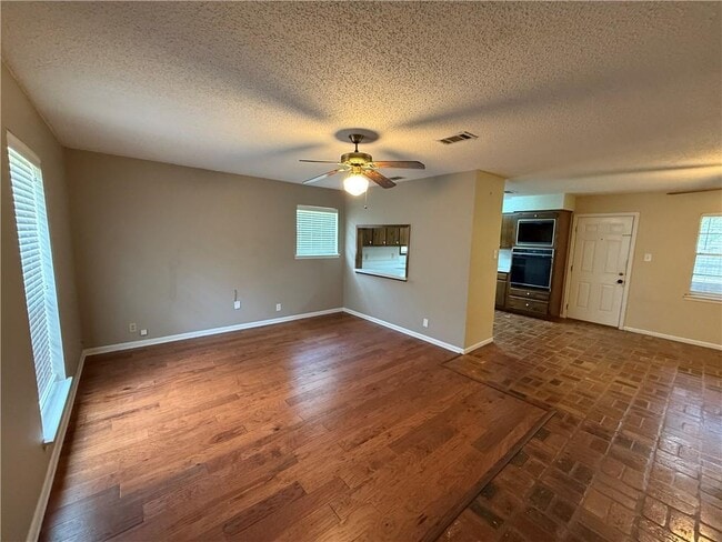 Building Photo - 5528 Cortez Dr