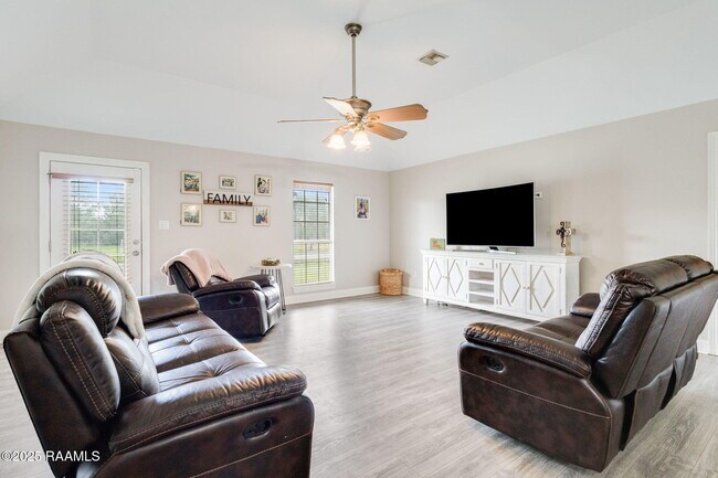 Building Photo - 1064 Oleus Champagne Rd