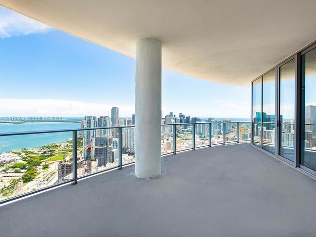 Foto del edificio - 851 NE 1st Ave