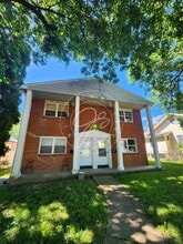 Building Photo - 1719 W Bancroft St