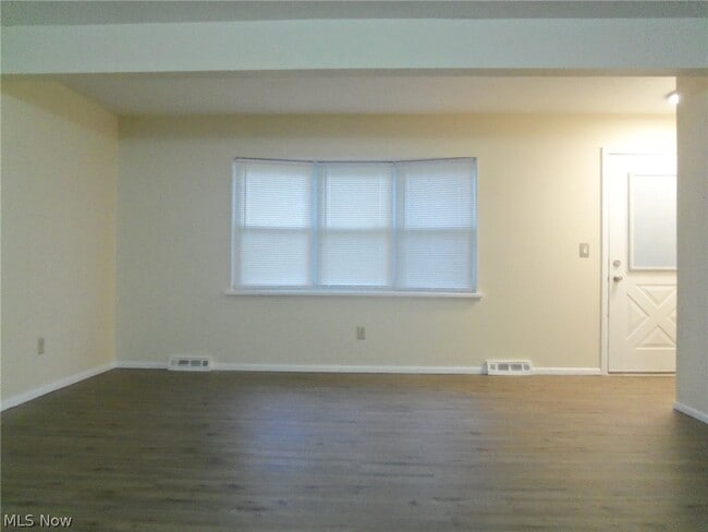 Foto del edificio - 762 Mentor Ave