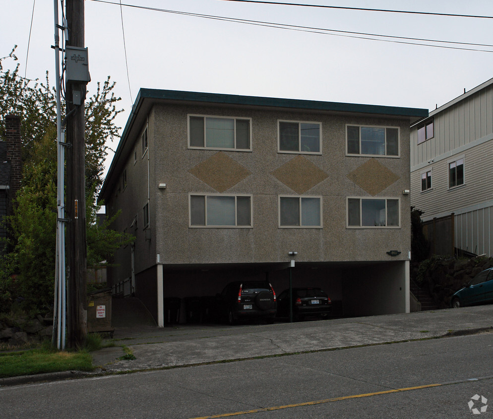 Primary Photo - 8411 Linden Ave N