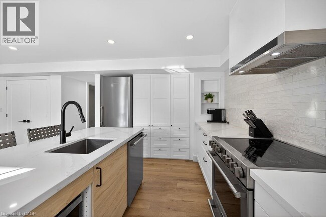 Building Photo - 1326 Butter Rd W