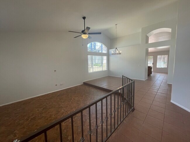 Foto del edificio - BOX SPRINGS 3BD 2BA
