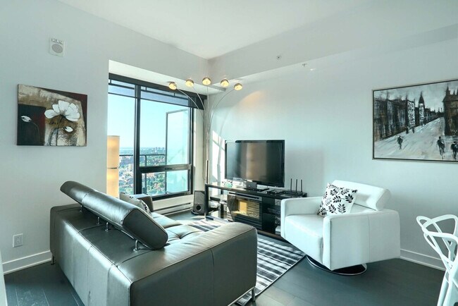 Building Photo - 1275 Rue Saint-Antoine O