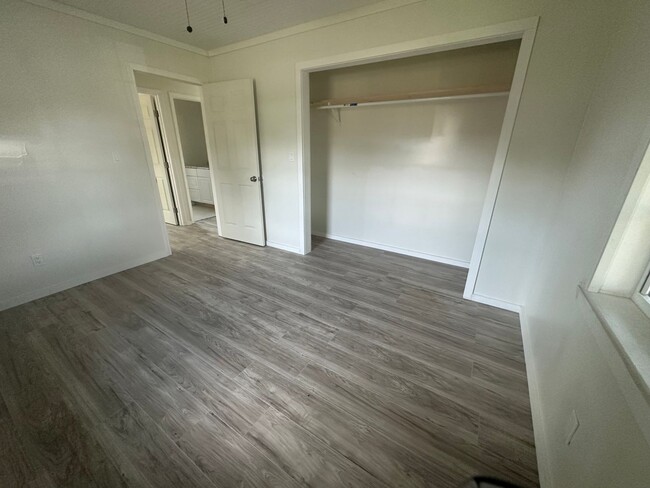Foto del edificio - Now Available For Rent!