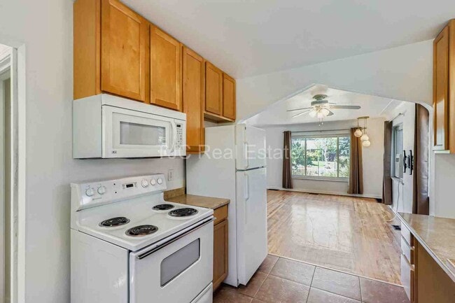 Building Photo - 2140 Niagara St