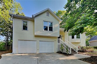 Building Photo - 434 Robin Hood Dr