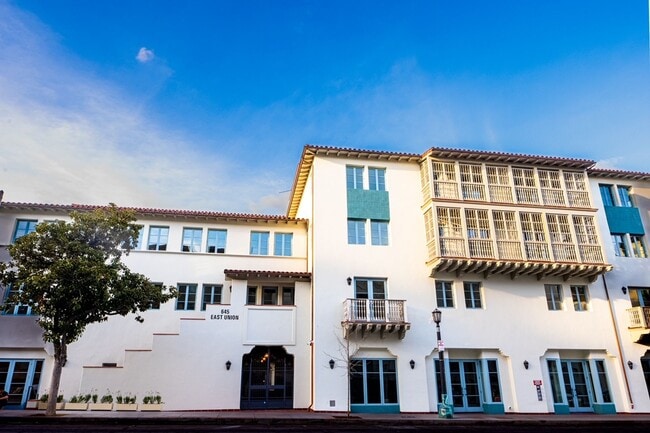 Building Photo - Parkview Pasadena Apartments - Luxury apartments in the Playhouse District