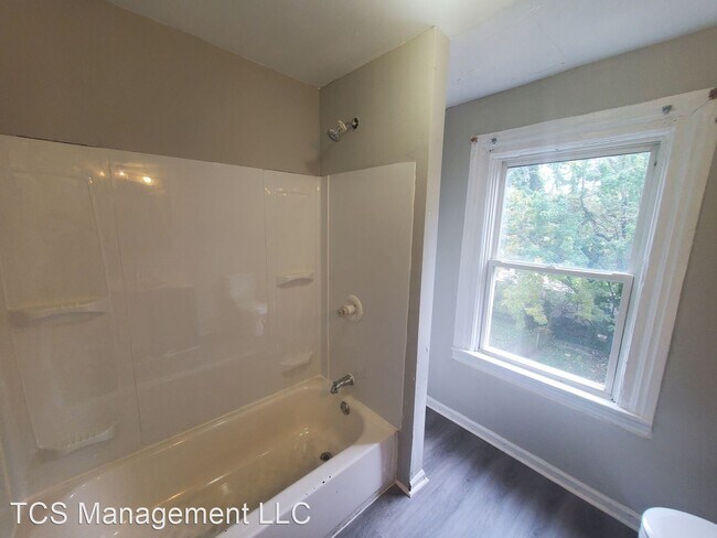 Foto del edificio - 4 br, 1.5 bath House - 21 8th Street