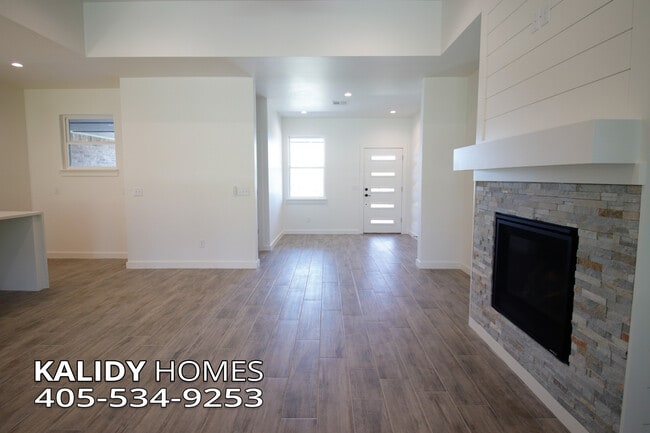 Building Photo - 2141 Kalidy Dr